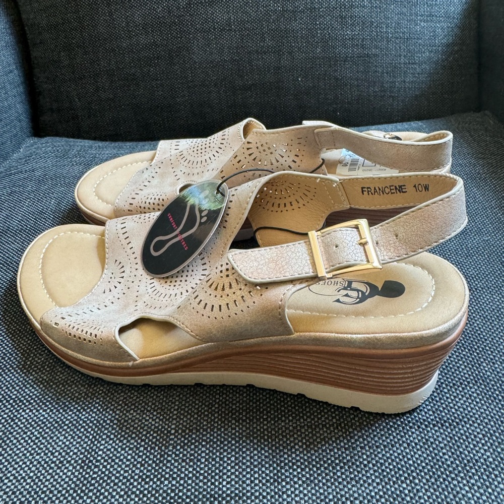 Women's Tan Wedge Sandals